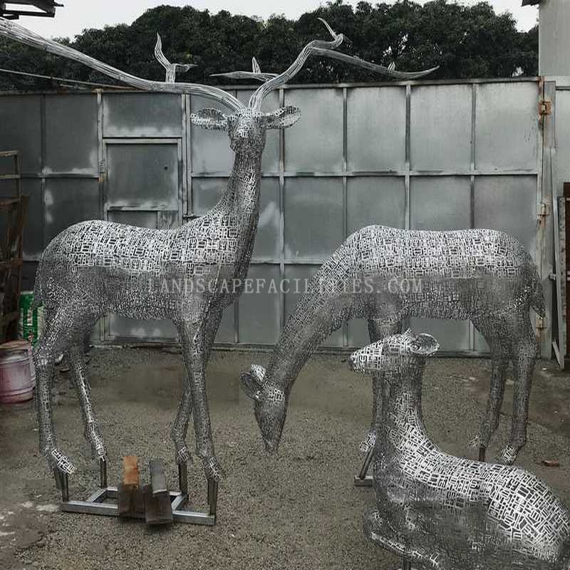 How are stainless steel sculptures used in religious art?(pic1)